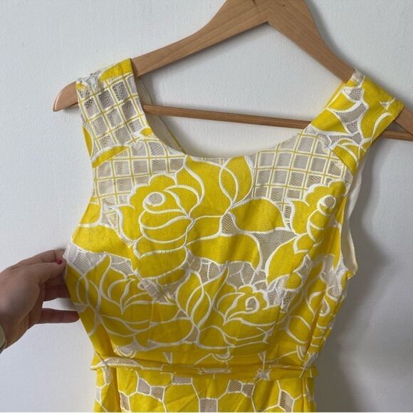 Amanda Lane  Yellow Rose Embroidered cocktail Dress, Lined, with Lace detail 8 - Picture 5 of 6